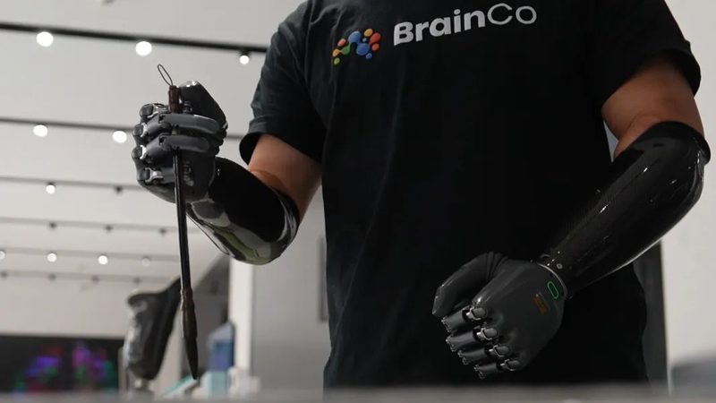 相较于商业软件，开源框架具有以下优势：